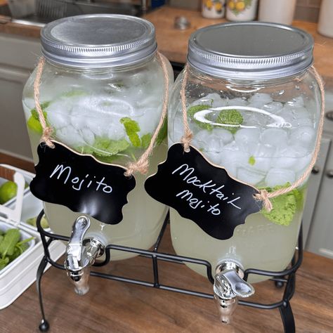 Mojito and Mocktail Mojito - Melissa Jo Real Recipes Gallon Cocktail Recipes, Mojito Punch, Traditional Mojito Recipe, Mocktail Mojito, Crockpot Peach Cobbler, Cookout Ideas, Mojito Bar, Mojito Ingredients, Cocktail Look