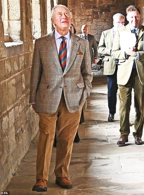 2-22-22 Prince Of Wales Suit, Dandy Fashion, Hereford Cathedral, Prinz Charles, British Style Men, English Gentleman, Country Attire, Prince Charles And Camilla, Preppy Mens Fashion