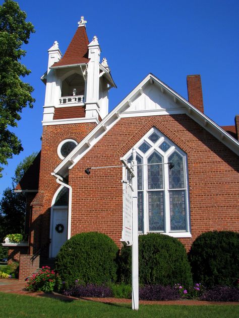 Mountain city UMC Tn. Had six week pulpit exchange here in the 1990's Mountain City, Johnson County, John Wesley, Methodist Church, The Church, Cabin, Lake, House Styles