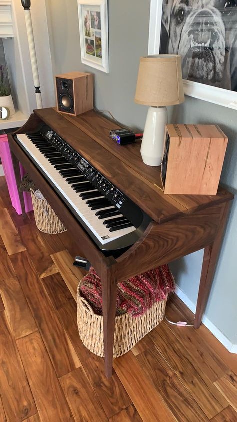 Mid Century Piano, Piano Shell For Keyboard, Piano Table Ideas, Diy Keyboard Stand, Keyboard Piano Stand, Piano Area, Diy Piano, Piano Room Decor, Piano Living Rooms