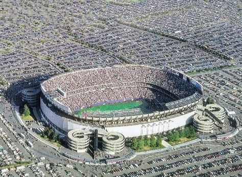 Nfl Stadium, Giants Stadium, Stadium Architecture, Nfl Stadiums, Soccer Stadium, Football Stadium, Field Of Dreams, Football Stadiums, World Football