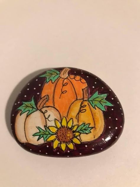 Square Painted Rocks, Painted Rocks For Fall, Fall Painted Rocks Ideas, Thanksgiving Painted Rocks, Fall Painted Rocks, Fall Rock Painting Ideas, Fall Rock Painting, Thanksgiving Rocks, Fall Rocks