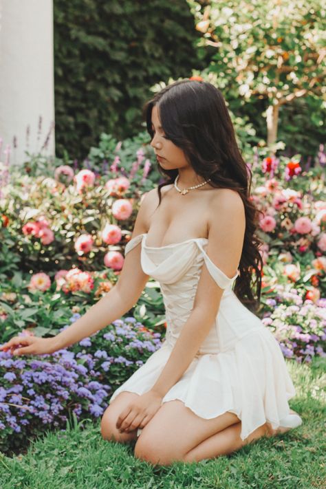 Romantic Outdoor Photoshoot, Romantic Soft Aesthetic, Cute Aesthetic Tops Vintage, Soft Girl Photoshooting, Oh Polly Corset Dress, Vintage Garden Photoshoot, Dreamy Garden Photoshoot, White Garden Dress, Princess Sitting Pose