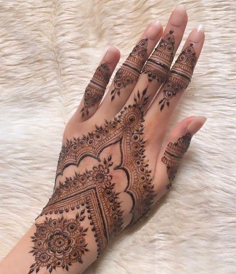 Backhand Mehndi design Henna Ideas Full Hand, Pretty Henna Designs Unique, Mehendi Designs For Hands Full Hand, Full Palm Mehndi Design, Mehndi Designs Unique, Mehndi Designs Back Hand, Mehndi Designs Back, Mehndi Arabic, Mehendi Ideas