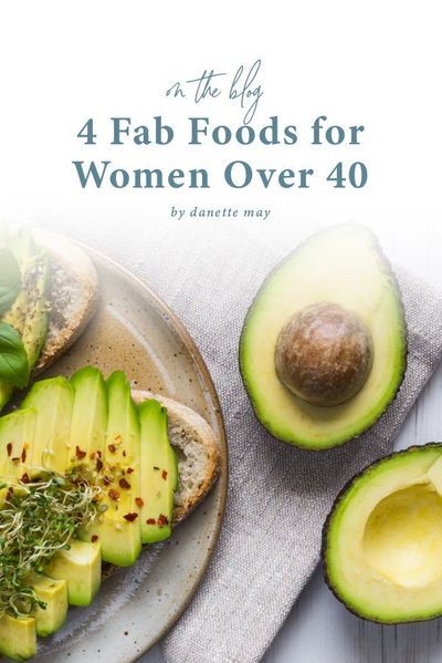 If you've been following me for a while, you already know some of my favorite superfoods. But if you're a woman over 40, I have 4 foods that absolutely need to be in your kitchen, starting now. Find out what they are... Diet Hacks, Danette May, Lunch Inspiration, Dark Leafy Greens, My Live, Good Foods To Eat, Avocado Recipes, Greens Recipe, Delicious Fruit