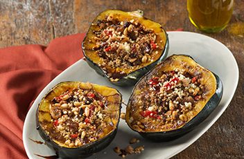 Lunch Recipes Quick, Acorn Squash Roasted, Sausage Stuffed Acorn Squash, Vegetable Cocktails, Roasted Sausage, Acorn Squash Recipe, Stuffed Squash, Stuffed Acorn Squash, Winter Veggies