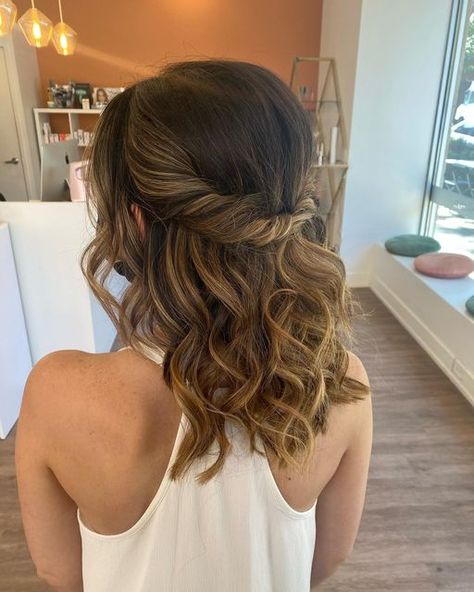 Mid Length Hairdos Half Up, Mid Length Hair Bridesmaid, Medium Hair Length Wedding Hairstyles, Half Up Half Down Bridal Hair Shoulder Length, Wedding Hair For Fine Hair Half Up, Hair For Sweetheart Neckline, Bridesmaid Mid Length Hair, Short Hair Styles For Prom Shoulder Length, Half Up Mid Length Hair