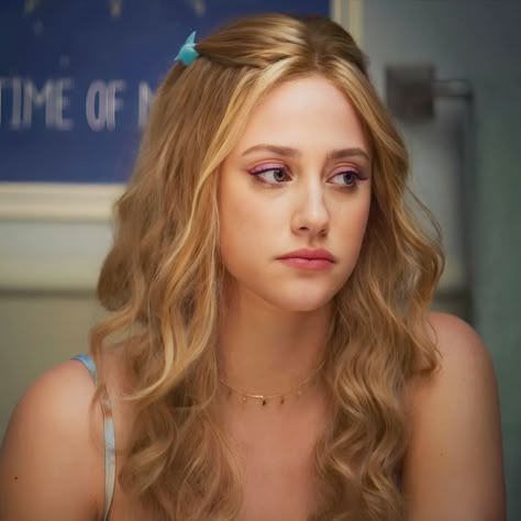 Tessa Young, Riverdale Cast, Lili Reinhart, Random Pics, More Icon, Riverdale, Face Claims, Hair Inspiration, Diva