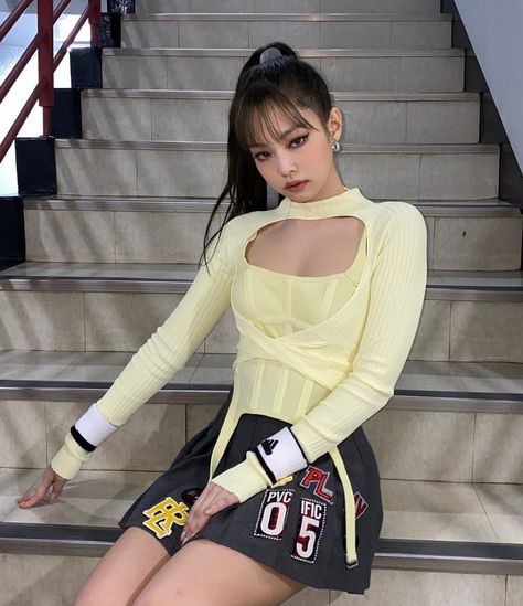 blackpink jennie, pretty savage outfit Pretty Savage, Bodycon Dresses Casual, Shirt Dress Casual, Blackpink Photos, Blackpink Fashion, Stage Outfits, Juno, Blackpink Jennie, Kendall Jenner