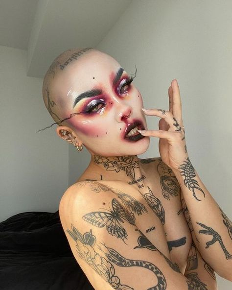 Scary Halloween Makeup Looks, Scary Halloween Makeup, Monster Makeup, Drag Make-up, Buzz Cuts, Face Art Makeup, Graphic Makeup, Drag Makeup, Horror Makeup