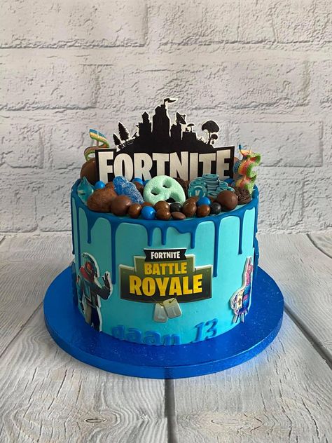 Fortnite Birthday Party Ideas Cake, Fortnite Cake For Boys, Game Cake Ideas, Fortnight Cake, Video Game Cake, Game Cake, Fortnite Cake, Video Game Cakes, Gaming Party