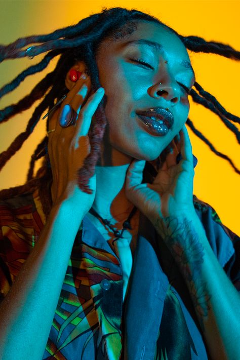 The new class of Black Creators is here! Howard University alum, McKenzie Gordon knows how to set the vibe right with her incredible photography skills. Loc Aesthetic, Aesthetic Jobs, Black Creators, Incredible Photography, Afro Futurism, Art Lighting, Howard University, Beats Studio, People Poses