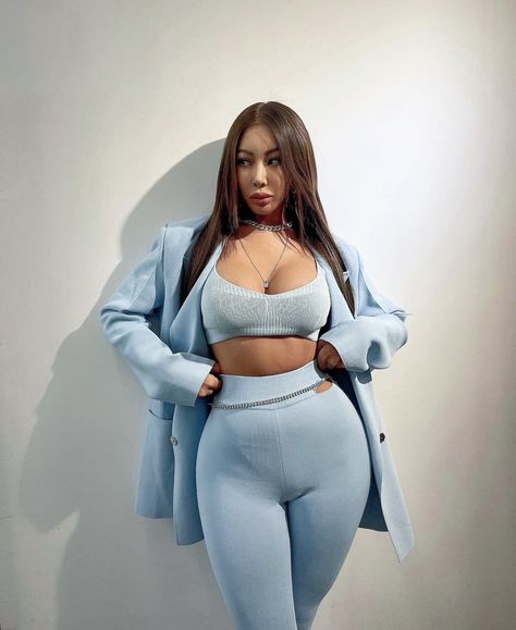 Jessi Kpop, Plus Size Posing, Logo Design Video, Biker Outfit, Design Video, The Girlfriends, Asian Celebrities, American Rappers, Kpop Outfits