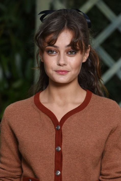 Ella Purnell Ella Purnell, Berry Lips, Soft Gamine, Celebrity Beauty, Grunge Hair, Hair Care Tips, Wedding Looks, Look Chic, Hairstyles With Bangs