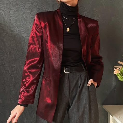 Outfit Vestido Rojo, Dark Red Suit, Valentine Board, Red Velvet Suit, Black And Red Suit, Waistcoat Outfit, Red Waistcoat, Halloween Costumes 2022, Cat King