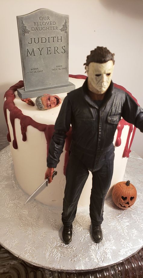 Michael Myers Cake Ideas, Michael Myers Cake, Scream Party, Monster Models, Halloween Shapes, Horror Themed Party, Birthday Cake Gift, Mike Myers, Movie Cakes