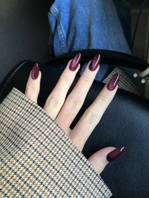 Maroon Velvet Nails, Cherry Mocha Cat Eye Nails, Dark Purple Maroon Nails, Maroon Nails On Brown Skin, Dark Red Nails Cat Eye, Dark Red Cats Eye Nails, Cherry Cola Cat Eye Nails, Burgundy Cats Eye Nails, Burgundy Cat Eye Nail Designs