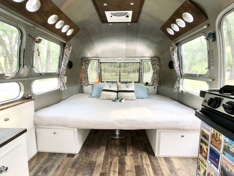 A 1970s Airstream Is Revamped Into an Off-Grid Home For Six #dwell #airstream #airstreamremodel #smallspacedesign Caravan Renovation Before And After, Jeep Camper, Airstream Restoration, Airstream Living, Bedroom Remodel Ideas, Camper Interior Design, Airstream Remodel, Airstream Interior, Air Stream