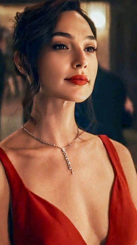 Gal Gabot, Gal Gardot, Gal Gadot Wonder Woman, Gal Gadot, Feminine Energy, Hollywood Stars, Lady In Red, Pretty People, Red Dress