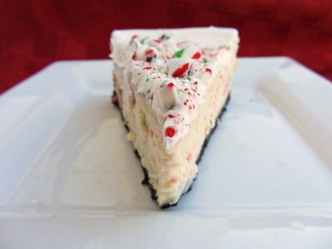 Christmas Party Dessert Recipes, Candy Cane Cheesecake, White Chocolate Candy, Mint Chocolate Chips, Chocolate Cheesecake, Candy Canes, Mint Chocolate, Sweets Treats, Chocolate Candy