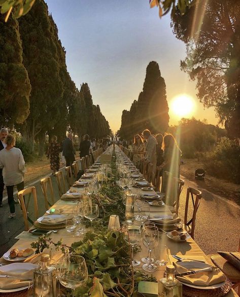 Picture Travel, Summer List, Italian Party, Villa Interior, Italian Aesthetic, Summer Things, Italian Dinner, Italian Villa, Sunset Summer