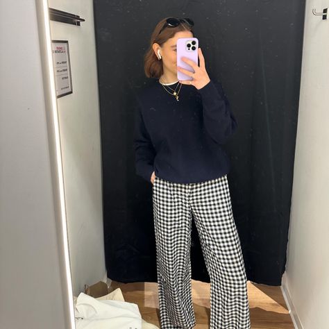 Gingham pants, pyjama pants, mirror selfie, outfit pic, uniqlo, comfy outfit Gingham Pants Outfit Fall, Plaid Pants Outfit Pajama, Plaid Pyjama Bottoms Outfit, Gingham Trousers Outfits, Pyjama Pants Outfit, Fitting Room Selfie, Aw24 Outfits, Gingham Pants Outfit, Pyjamas Checkered