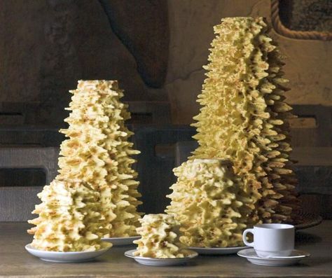 A Lithuanian Tree Cake, known as Raguolis or Sakotis, that serves as a wedding cake, is made.by pouring layers of batter on a rotating spit. Here's how. Sakotis Recipe, Lithuanian Cake, Elven Bread, Lithuanian Wedding, Lithuanian Ancestry, Lithuanian Food, Lithuania Food, Cultural Foods, Lithuanian Recipes