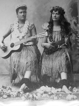 old+hawaiian+monarchy+photos+1800's. | hawaiian vintage photo circa late 1800 s early 1900 s Hawaiian Monarchy, African Maxi Skirt, Hawaiian Woman, Hawaiian History, World's Columbian Exposition, Hawaiian Dancers, Grass Skirt, Hula Dance, Enchanted Tiki Room