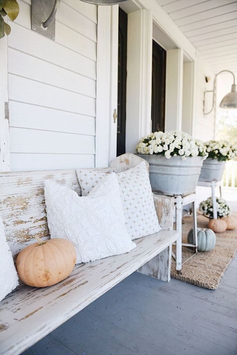 Rustic Farmhouse Front Porches, Rustic Porch Ideas, Modern Farmhouse Front Porch, Farmhouse Front Porch Decorating, Porch Design Ideas, Porch Decorating Ideas, Rustic Porch, Neutral Fall Decor, Farmhouse Front Porches