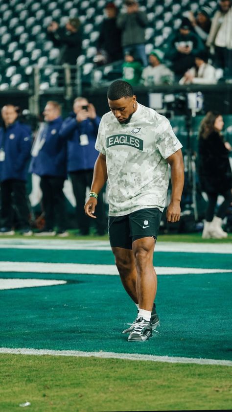 Saquon Barkley Aesthetic, Eagles Players, Philadelphia Eagles Wallpaper, Eagles Wallpaper, Hot Football Players, Philly Eagles, Saquon Barkley, Philadelphia Eagles Football, Play Barbie