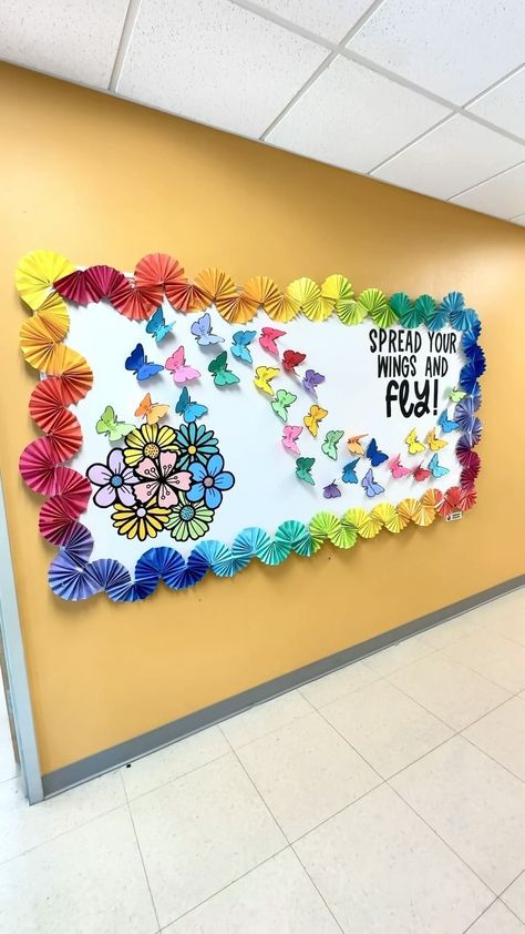 Stephanie Osmundson & Loreal Hemenway | We are on the edgeeeee of something GORGEOUS!! It’s these paper fan borders BUT with a stunning ombre twist!!💖✌🏻🌼🌈✨ We used these… | Instagram Ombre Twist, Bulletin Board Borders, Classroom Transformation, Paper Fan, Diy Classroom, Rainbow Decorations, Paper Fans, Paper Towel Roll Crafts, Paper Towel Rolls