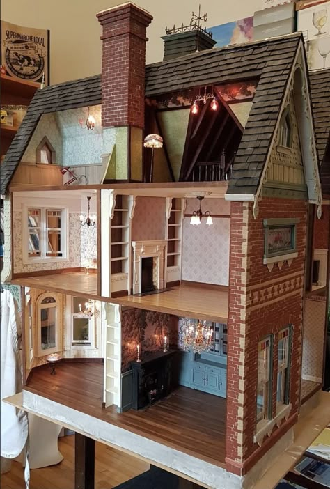 Doll House Vintage, Fairfield Dollhouse, Dollhouse Renovation, Dolly House, Dollhouse Design, Vintage Dollhouse, Doll House Plans, Dollhouse Projects, Victorian Dollhouse