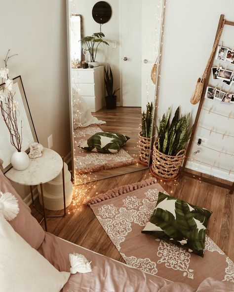 Minimalist Apartment Decor, Interior Boho, Minimalist Apartment, Salon Interior Design, Trendy Bedroom, Bedroom Boho, Room Decorations, Boho Interior, Decor Minimalist