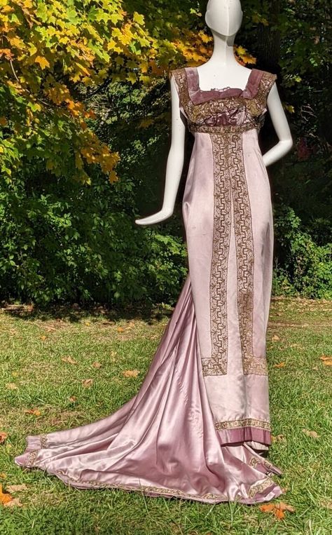 Informationen Regency Era Fashion Ball Gowns, 1910s Ball Gown, 60s Evening Gown, Regency Dress Purple, 1910s Womens Fashion, 1920s Dresses Formal, Whitepine Aesthetic, 1910s Fashion Women, Art Nouveau Clothing