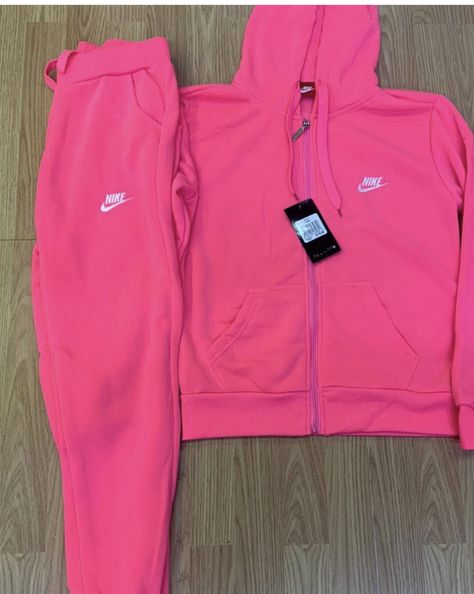 Nike Sweatsuit Outfits Women, Nike Sweatsuit Outfits, Sweatsuit Outfits Women, Sweat Suits Outfits, Sweatsuit Outfits, Nike Sweatsuit, Nike Clothing, Cute Lazy Day Outfits, Cute Lazy Outfits