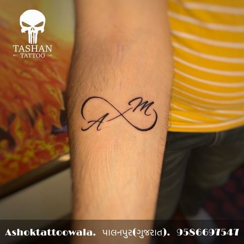 Infinity Initial Tattoo, Infinity Tattoo Couples, Infinity Tattoo With Initials, Infinity Finger Tattoos, Word Tattoos On Hand, Infinity Name Tattoo, Infinity Sign Tattoo, Infinite Tattoo, Infinity Couple Tattoos