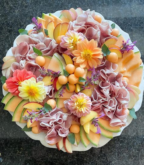 Prosciutto board summer edition! Edible dahlias, fresh ripe cantaloupe, nectarine, and peach! 🍑🧡 . . . . . #summerfruit #prosciutto #charcuterie #charcuterieboard #charcuterieplatter #grazingboard #foodpairing #melon #edibleflowers #foodphotography #foodstyling #tasty #delish #meat #bayareafood #bayareacatering #platters #eatpretty #feastandfloral Floral Charcuterie Board, Prosciutto Charcuterie, Wedding Charcuterie Board, Ripe Cantaloupe, Summer Charcuterie Board, Wedding Charcuterie, Summer Appetizers, Diy Wedding Food, Charcuterie Board Meats