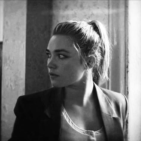 Florence Pugh Black And White, Florence Pugh Black Widow, Florence Pugh Icons, Libra Szn, Flo Pugh, Avengers Tower, Black Widow Aesthetic, Resident Evil Franchise, White Widow