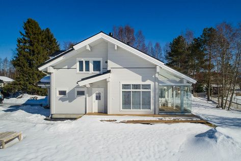 Rovaniemi Log House in Oulu, Finland – Outside view with terrace. Finland House Interior, Finland Architecture, Finland House, Built In Wet Bar, Building A Wooden House, Oulu Finland, Nordic Architecture, Modern Log Cabins, Modern Wooden House