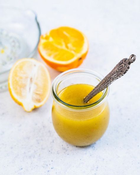 This zingy citrus salad dressing takes just minutes to whip up! It's a lemon orange vinaigrette that livens up any salad. Fennel Orange Salad, Mealprep Recipe, Salad Orange, Salad Dressing Recipes Vinaigrette, Healthy Vinaigrette, Citrus Salad Dressing, Healthy Dressing Recipes, Dairy Free Dressing, Healthy Ranch Dressing