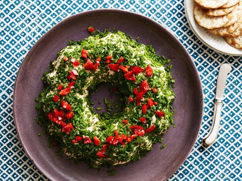 Recipe of the Day: Bundt-Pan Holiday Cheeseball Wreath         The wreath nailed to your door has the outside covered, but our easy and edible cheese wreath brings holiday cheer to the great indoors. Form it using a Bundt pan as a mold, and give it that leafy-green hue with a dusting of fresh herbs (think chives and parsley). Holiday Cheeseball, Easy Cheeseball, Christmas Potluck, Holiday Cheese, Cheese Mold, Holiday Appetizers Recipes, Ball Wreath, Avocado Dressing, Holiday Appetizers