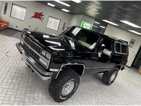 K5 Blazer For Sale, Blazer Ideas, Chevy Blazer K5, Blazer K5, Chevy Blazer, K5 Blazer, Lifted Chevy, Lifted Chevy Trucks, Classic Chevrolet