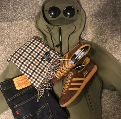 Football Casuals Outfits, Football Clobber, Cp Company Outfit, Casuals Football Style, Clobber Casual, Hooligan Clothing, Hooligans Style, Cp Company Jacket, Outfit Levis