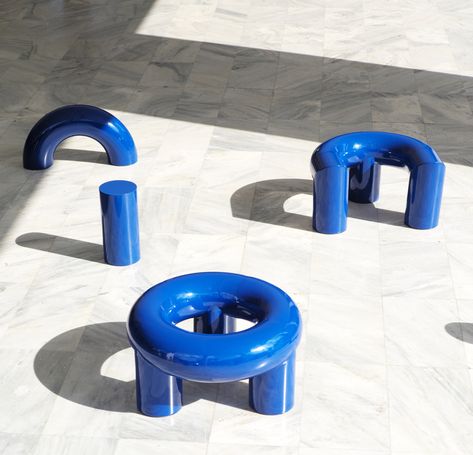 Made of thick tubes of steel, powder-coated blue to contrast pale tiled flooring, the pieces come in a range of shapes for visitors to sit on in different ways. Jelly Store, Josef Albers, Urban Furniture, Architecture Studio, Diagram Architecture, Street Furniture, Architecture Presentation, Decoration Christmas, Objects Design