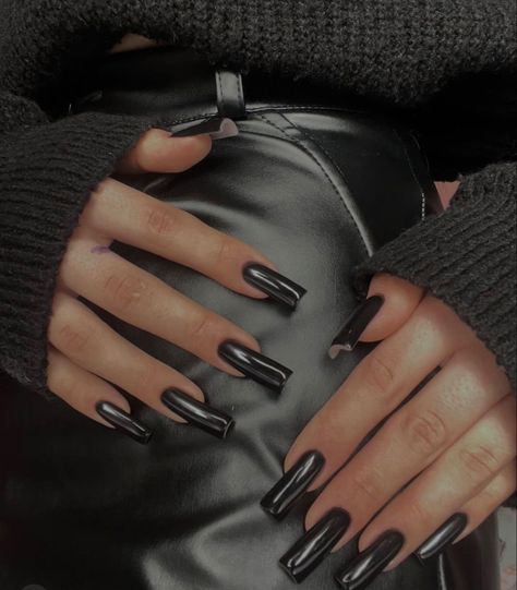 Trendy Black Nail Designs, Black Chrome Nail, Black Nail Art Ideas, Black And Purple Nails, Black And Nude Nails, Black Chrome Nails, Long Black Nails, Paznokcie Hello Kitty, Pearl Chrome