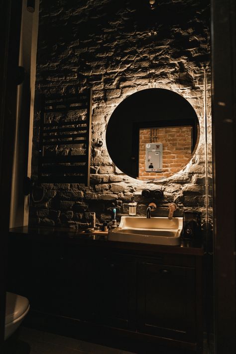 Round mirror, LED lighting, wall faucet, brick walls, retro bathtub Red Brick Interior Wall, Retro Bathtub, Red Brick Interior, Green Vases, Brick Interior Wall, Wall Faucet, Brick Interior, Mirror Led, Warm Lighting