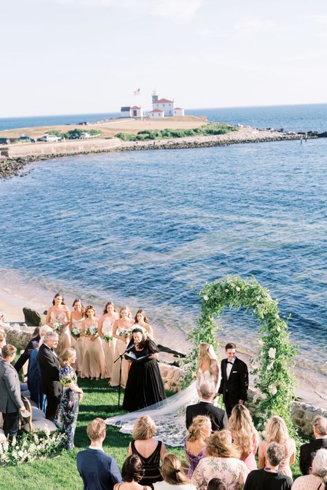 A beautiful and elegant seaside wedding ceremony at a private residence in Watch Hill Rhode Island by Sarah Brehant Events Watch Hill Wedding, Newport Rhode Island Bachelorette, Newport Beach House Wedding, Newport Rhode Island Wedding Venues, Rhode Island Wedding Venues, Wedding Venue Rhode Island, Watch Hill Rhode Island, Connecticut Wedding Venues, Events Planner