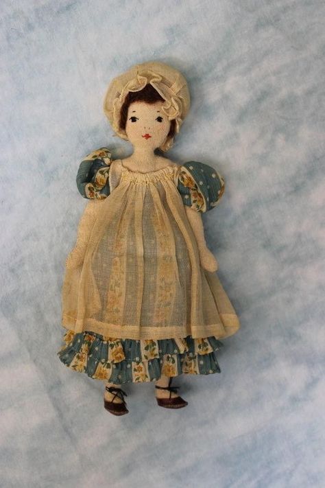 Muslin Doll, Scraps Of Fabric, Doll Patterns Free, Victorian Dolls, Doll Quilt, Primitive Dolls, Tiny Dolls, Old Dolls, Sewing Dolls