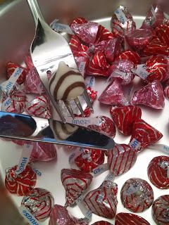 Catholic Valentines Crafts, Date Myself, Hershey Kiss Valentine, Catholic Valentines, Hershey Hugs, Kiss Party, Valentine's Day Party Games, Church Youth Group, Valentines For Daughter