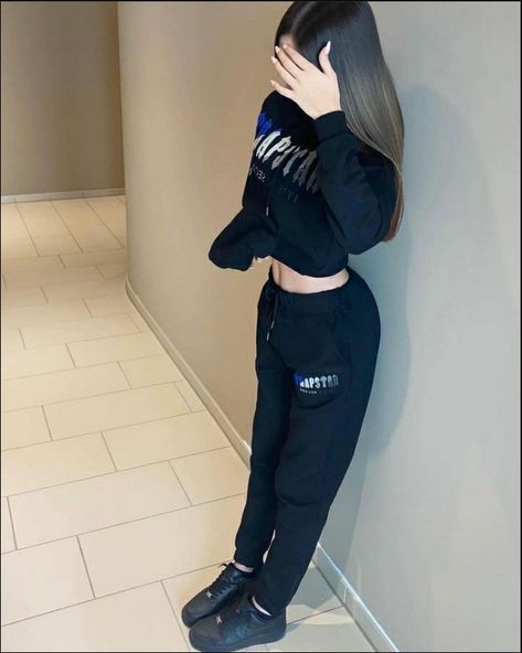 Eshay Girls Outfits, Roadman Girl, Drill Girl, Pretty Sneakers, Xmas Outfits, Beautiful Photoshoot Ideas, Girly Girl Outfits, French Girl Style, Simple Trendy Outfits